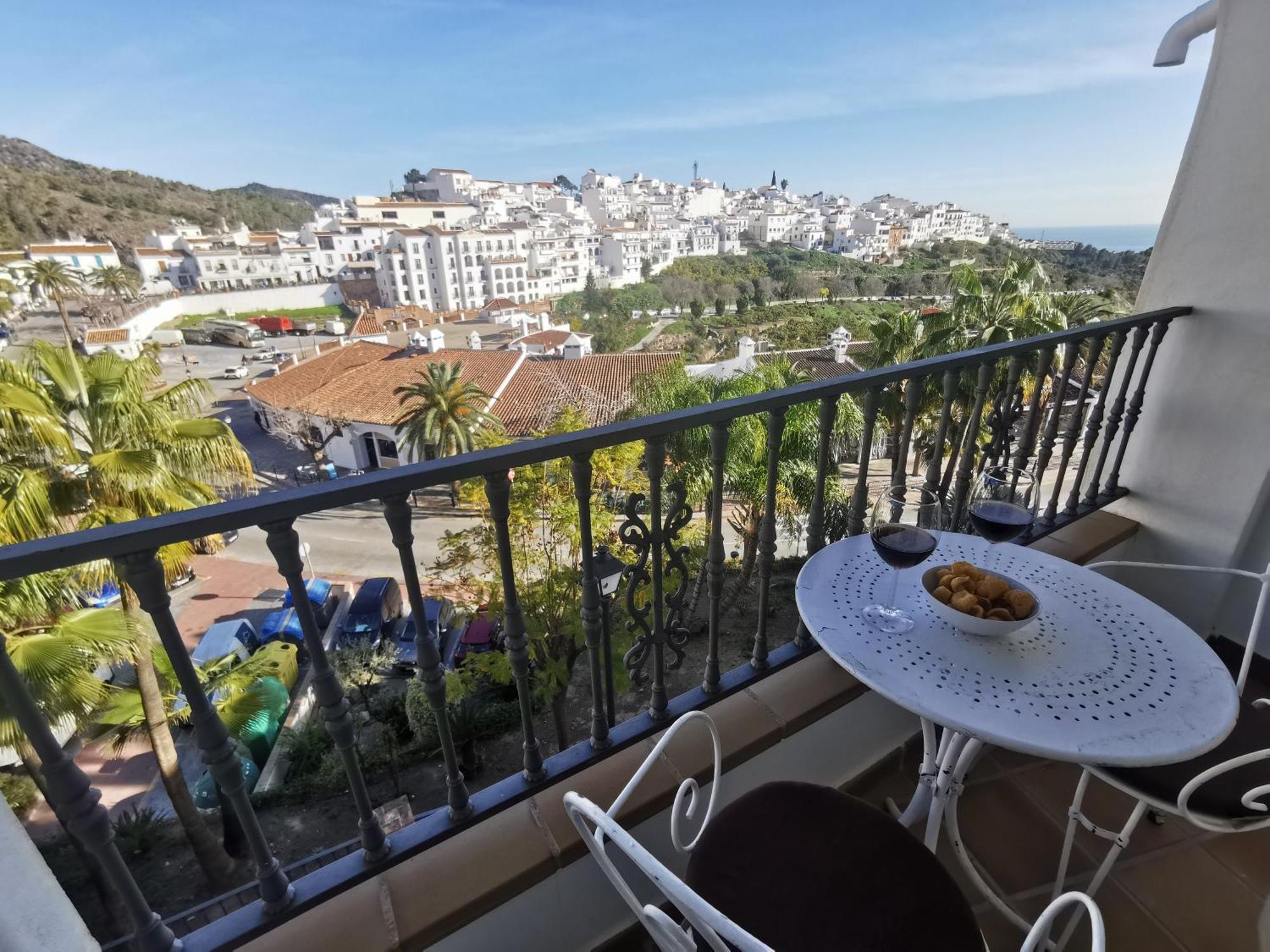 Apartamento Maria Platero Centrico Y Con Las Mejores Vistas Del Casco Antiguo La Montana Y El Mar Mediterraneo Frigiliana Esterno foto